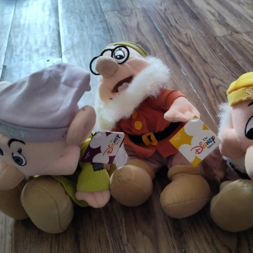 Snow white dwarfs